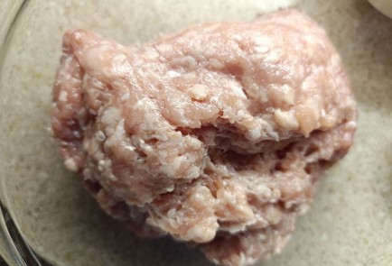 Фото шага рецепта Котлеты из куриного фарша с овощами 190948 шаг 2