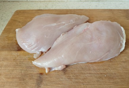 Фото шага рецепта Куриные котлеты с помидором и сыром 189078 шаг 1  