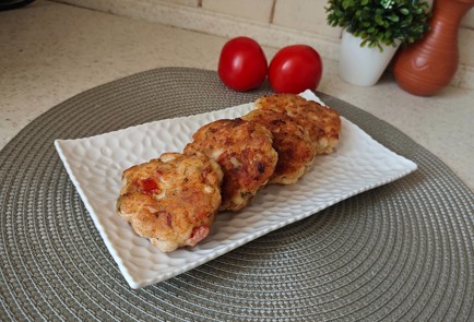 Фото шага рецепта Куриные котлеты с помидором и сыром 189078 шаг 12  