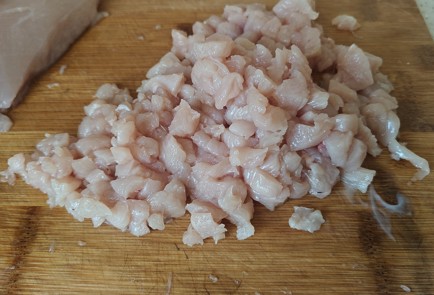 Фото шага рецепта Куриные котлеты с помидором и сыром 189078 шаг 2  