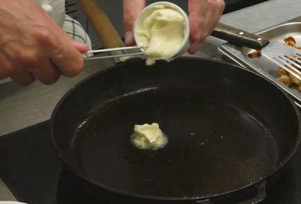 Фото шага рецепта Куриные котлеты с соусом из ряженки 174616 шаг 12