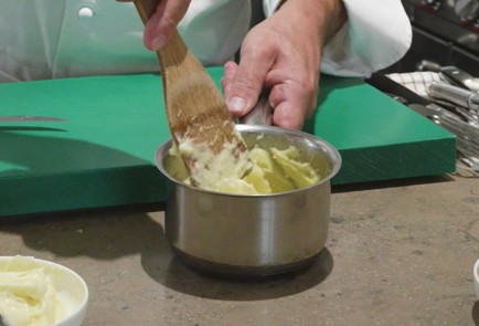 Фото шага рецепта Куриные котлеты с соусом из ряженки 174616 шаг 5