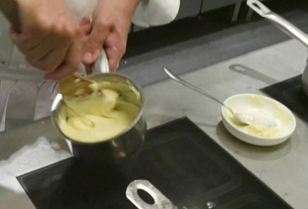 Фото шага рецепта Куриные котлеты с соусом из ряженки 174616 шаг 6