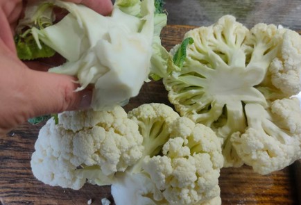 Фото шага рецепта Куриные котлеты с сыром специями и гарниром из цветной капусты 175479 шаг 11