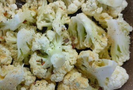 Фото шага рецепта Куриные котлеты с сыром специями и гарниром из цветной капусты 175479 шаг 13