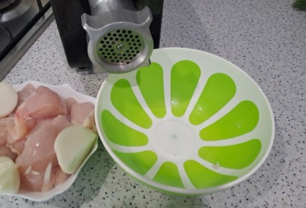 Фото шага рецепта Куриные котлеты с укропом и зеленым луком в духовке 189509 шаг 4  