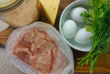 Фото шага рецепта Куриные котлеты с яйцом и сыром 191354 шаг 1