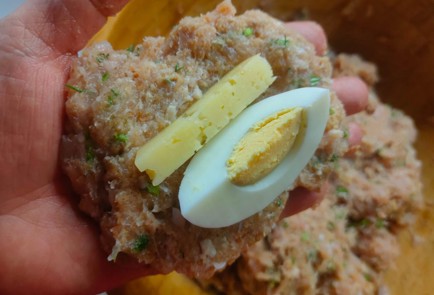 Фото шага рецепта Куриные котлеты с яйцом и сыром 191354 шаг 11