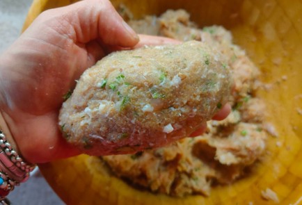 Фото шага рецепта Куриные котлеты с яйцом и сыром 191354 шаг 12