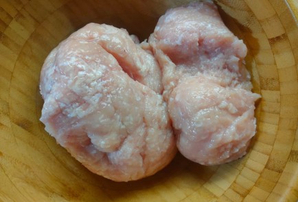 Фото шага рецепта Куриные котлеты с яйцом и сыром 191354 шаг 2