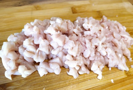 Фото шага рецепта Куриные котлеты со шпинатом 189239 шаг 1  