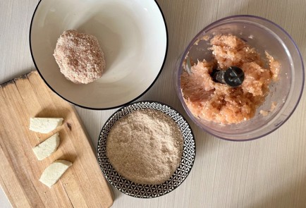 Фото шага рецепта Куриные котлеты в аэрогриле 176354 шаг 4  