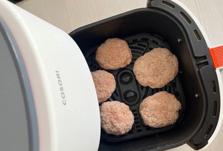 Фото шага рецепта Куриные котлеты в аэрогриле 176354 шаг 5  