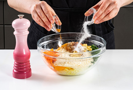 Фото шага рецепта Куриные котлеты в духовке с перечным соусом 191373 шаг 5  