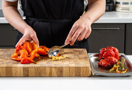 Фото шага рецепта Куриные котлеты в духовке с перечным соусом 191373 шаг 7  