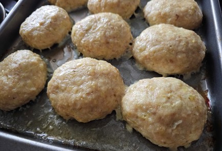 Фото шага рецепта Куриные котлеты в духовке 175645 шаг 10  