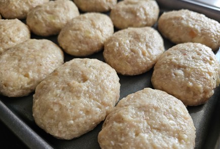 Фото шага рецепта Куриные котлеты в духовке 175645 шаг 9  