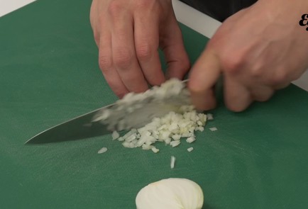 Фото шага рецепта Куриные котлеты 137010 шаг 2  