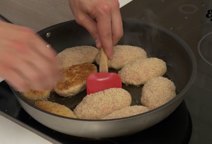 Фото шага рецепта Куриные котлеты 137010 шаг 9  