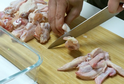 Фото шага рецепта Куриные крылья в коле 151166 шаг 1  