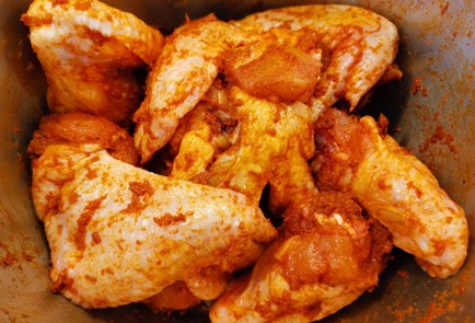 Фото шага рецепта Куриные крылышки карри в духовке 176192 шаг 6  