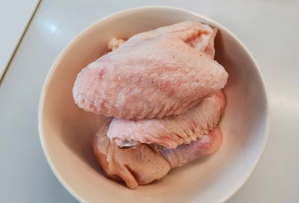 Фото шага рецепта Куриные крылышки на сковороде 188653 шаг 1