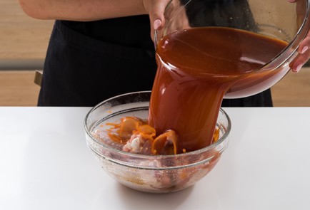 Фото шага рецепта Куриные крылышки в соусе Кровавая Мэри 152606 шаг 6  