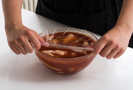 Фото шага рецепта Куриные крылышки в соусе Кровавая Мэри 152606 шаг 7  