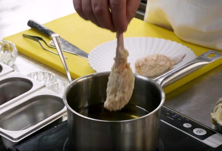 Фото шага рецепта Куриные крылышки в стиле кордонблю с хрустящей картошкой 174726 шаг 13  