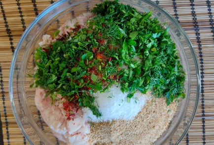 Фото шага рецепта Куриные купаты с луком 174277 шаг 6  