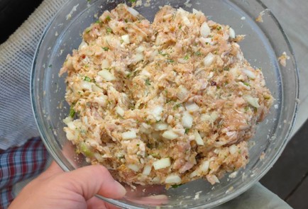 Фото шага рецепта Куриные купаты с луком 174277 шаг 9  