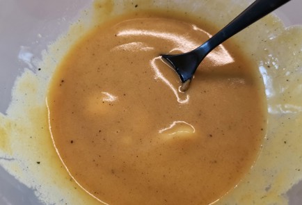 Фото шага рецепта Куриные ножки карри на солевой подложке 152511 шаг 2  