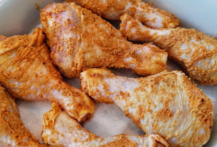 Фото шага рецепта Куриные ножки карри на солевой подложке 152511 шаг 6  