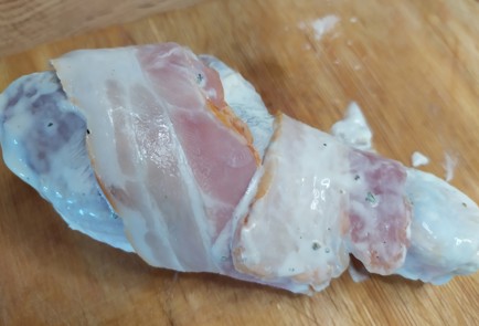 Фото шага рецепта Куриные ножки запеченные в беконе 189428 шаг 5