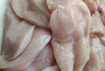 Фото шага рецепта Куриные отбивные в яичном кляре с укропом 173367 шаг 1  