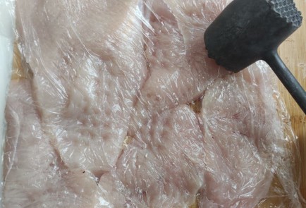 Фото шага рецепта Куриные отбивные в яичном кляре с укропом 173367 шаг 2  