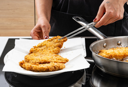 Фото шага рецепта Куриные отбивные 190344 шаг 9  