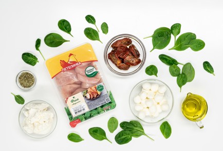 Фото шага рецепта Куриные рулетики с моцареллой шпинатом и вялеными помидорами 140335 шаг 1  