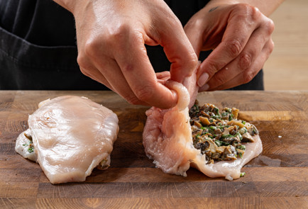 Фото шага рецепта Куриные рулеты в аэрогриле 189336 шаг 7  