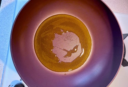 Фото шага рецепта Куриные сердечки карри 151093 шаг 2  