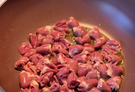 Фото шага рецепта Куриные сердечки карри 151093 шаг 3  