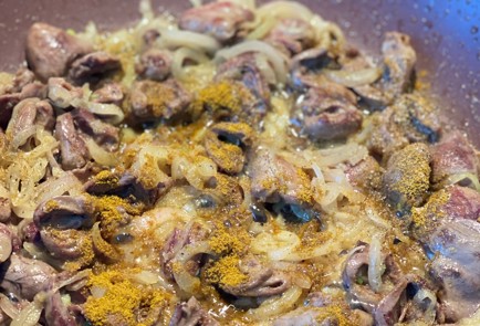 Фото шага рецепта Куриные сердечки карри 151093 шаг 6  