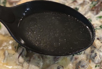 Фото шага рецепта Куриные сердечки со шпинатом в сливочном соусе 173452 шаг 13  