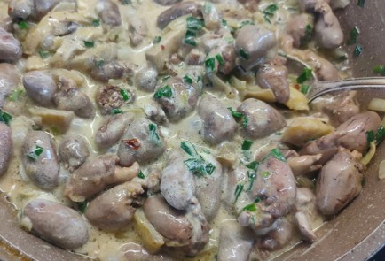 Фото шага рецепта Куриные сердечки тушенные с овощами в сметанном соусе 175893 шаг 12