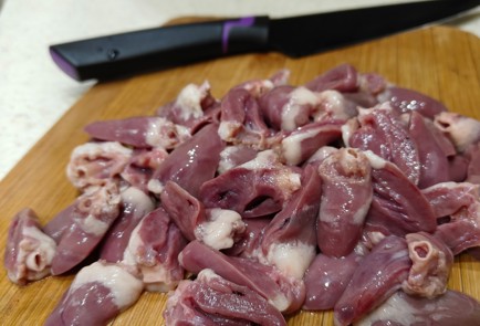 Фото шага рецепта Куриные сердечки в сливках 175312 шаг 1  