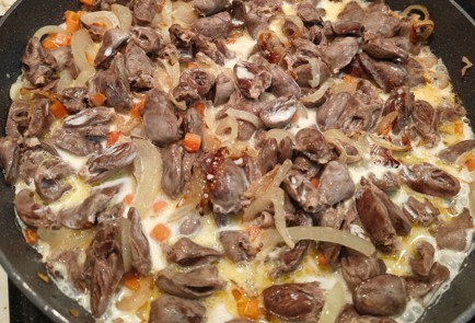 Фото шага рецепта Куриные сердечки в сливках 175312 шаг 11  