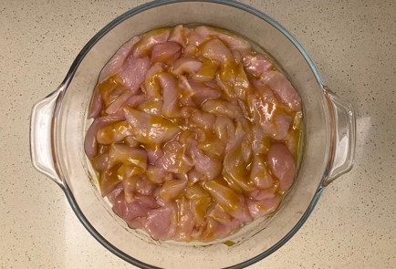 Фото шага рецепта Куриные слайсы с тушеными овощами 174837 шаг 3  