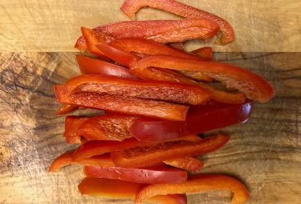 Фото шага рецепта Куриные слайсы с тушеными овощами 174837 шаг 4  