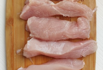 Фото шага рецепта Куриные стрипсы в сырном кляре 174556 шаг 1  