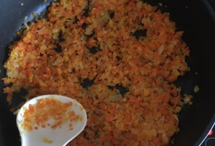 Фото шага рецепта Куриные тефтели с квашеной капустой 137811 шаг 2  